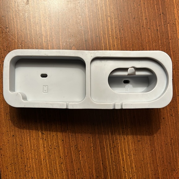 Silicon charging stand -phone-earbuds-watch - Picture 4 of 7